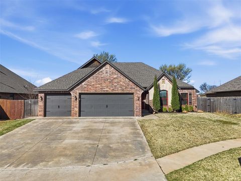 Photo of 2505 Wayne Cutt Avenue, Yukon, OK 73099 (MLS # 1229283)