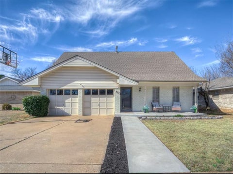 Photo of 812 E Annie Court, Norman, OK 73069 (MLS # 1215026)