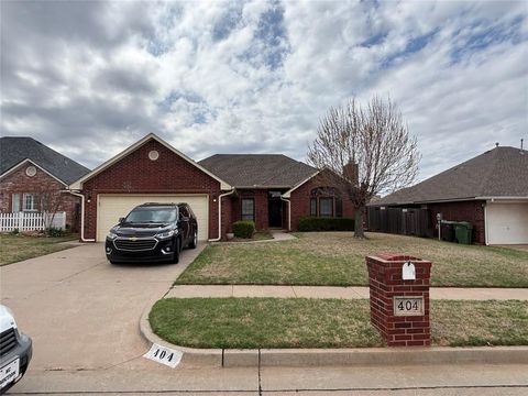 Photo of 404 Eastview Drive, Yukon, OK 73099 (MLS # 1221595)