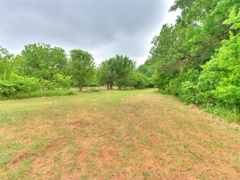 Photo of 1107 Willow Creek Drive, Guthrie, OK 73044 (MLS # 1230530)