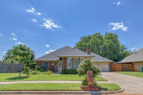 Photo of 1320 SW 118th Place, Oklahoma City, OK 73170 (MLS # 1238139)