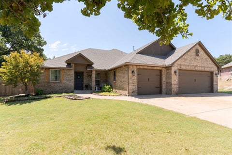 Photo of 874 Cottonwood Court, Guthrie, OK 73044 (MLS # 1245116)