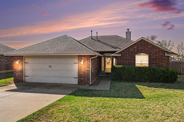 986 OLDE TOWN DR, PIEDMONT, OK 73078 - Image 0df7bb3e17eecf25b5d18b67ceb5572a/3906912201