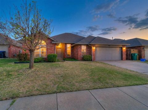 Photo of 9908 NW 137th Street, Yukon, OK 73099 (MLS # 1222311)