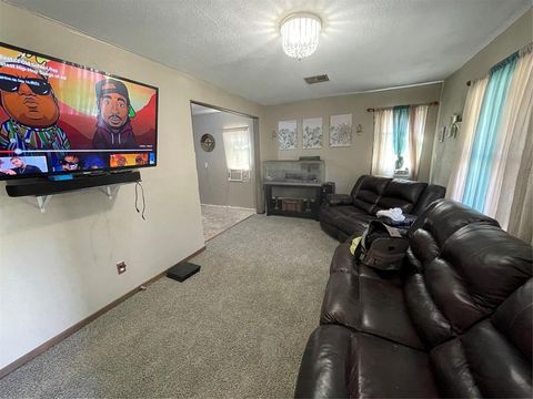 Photo of 3128 SW 27th Street, Oklahoma City, OK 73108 (MLS # 1226215)