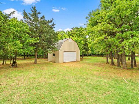 Photo of Edmond, OK 73034 (MLS # 1224997)