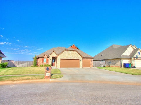 Photo of 401 Carlow Way, Yukon, OK 73099 (MLS # 1246627)