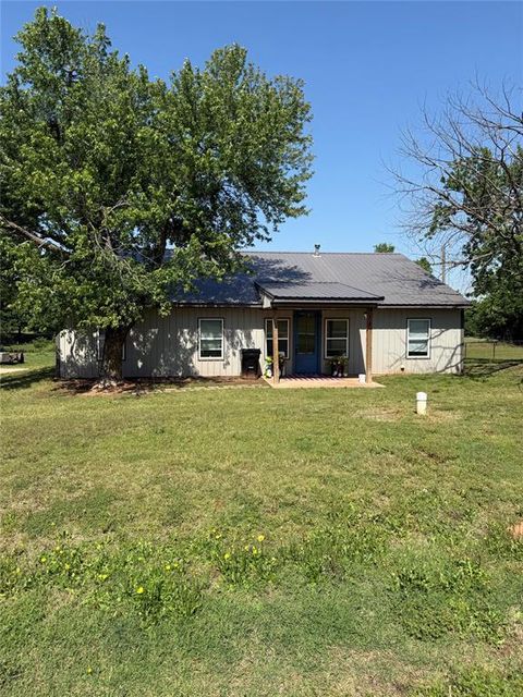 Photo of 904 County Street 2983, Blanchard, OK 73010 (MLS # 1229002)