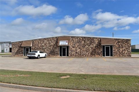 Photo of 841 Industrial Drive, Yukon, OK 73099 (MLS # 1226204)
