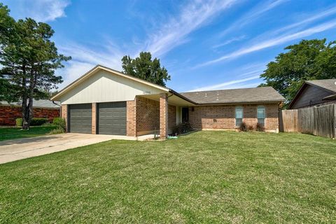 Photo of 10333 Fairfax Lane, Yukon, OK 73099 (MLS # 1236651)
