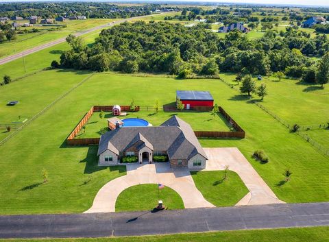 Photo of 4210 Paradise Drive, Blanchard, OK 73010 (MLS # 1216614)