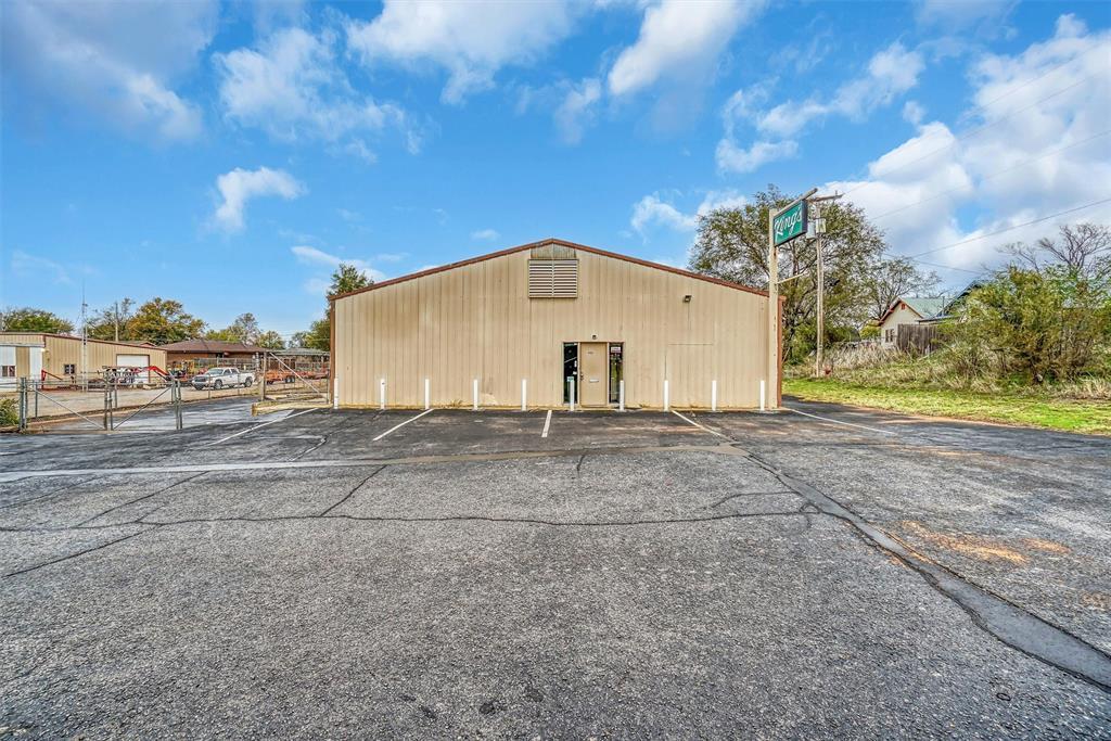 Photo 1 of 13 — 901 W Ring Drive, Weatherford, OK 73096