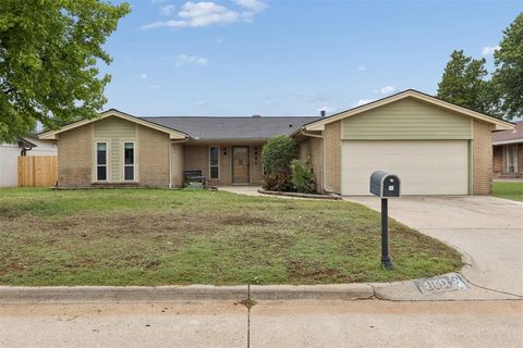 Photo of 11613 Century Drive, Oklahoma City, OK 73162 (MLS # 1230064)
