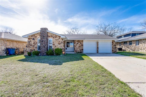 Photo of 645 Lloyd Avenue, Oklahoma City, OK 73130 (MLS # 1221450)