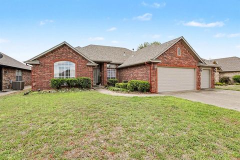 Photo of 720 W Alamo Way, Mustang, OK 73064 (MLS # 1223759)