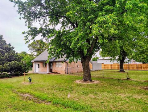 Photo of 1000 N Doris Avenue, Newcastle, OK 73065 (MLS # 1227091)