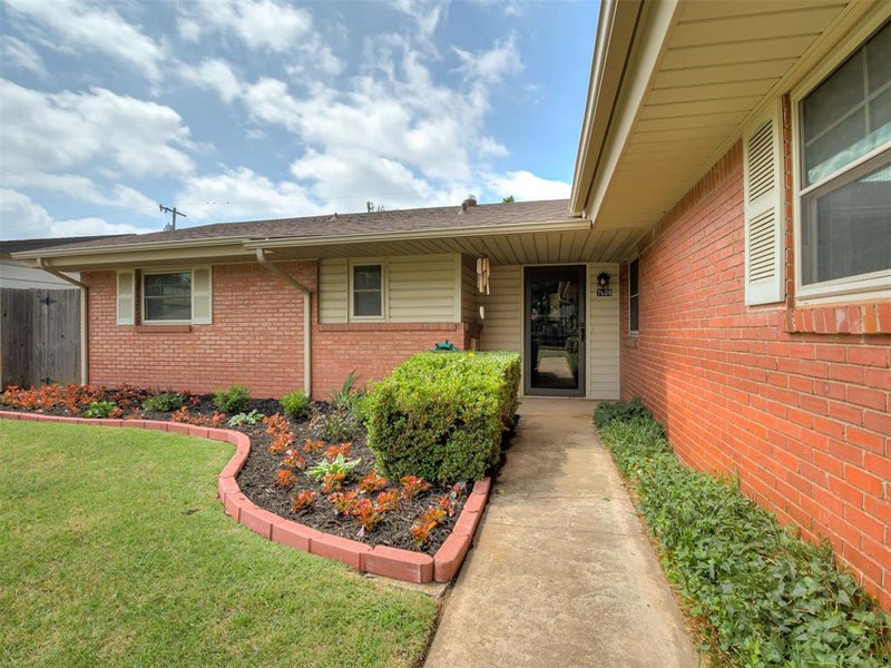 7608 NW 25th St Bethany OK photo 1