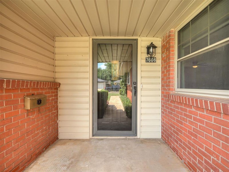 7608 NW 25th St Bethany OK photo 3