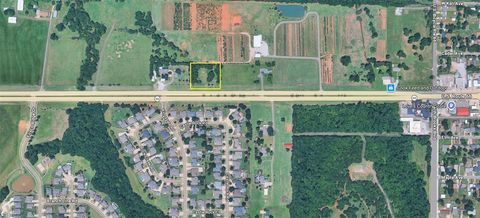 Photo of 1633 W Main Street, Yukon, OK 73099 (MLS # 1229142)