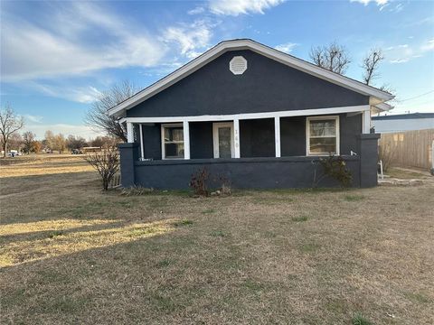 Photo of 140 SW 35th Street, Oklahoma City, OK 73119 (MLS # 1233222)