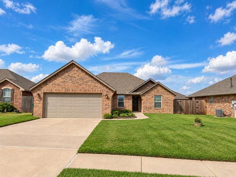 Photo of 10721 SW 36th Street, Yukon, OK 73099 (MLS # 1251595)