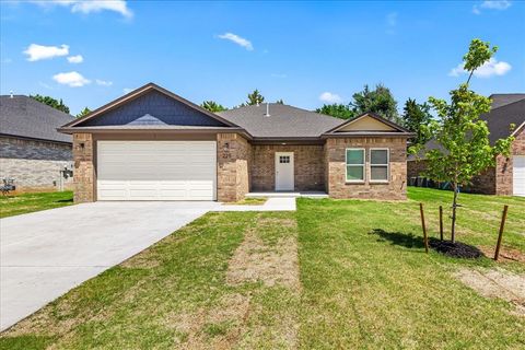 Photo of 225 E Abbott Lane, Mustang, OK 73064 (MLS # 1229730)