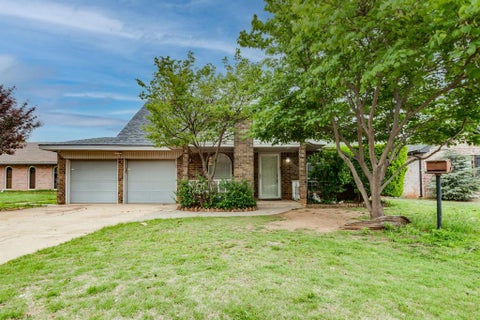 Photo of 611 Linda Lane, Yukon, OK 73099 (MLS # 1246682)