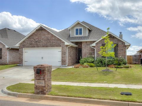 Photo of 12316 SW 31st Street, Yukon, OK 73099 (MLS # 1226151)