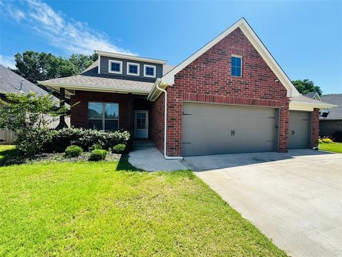 Photo of 716 E Barajas Terrace, Mustang, OK 73064 (MLS # 1233646)