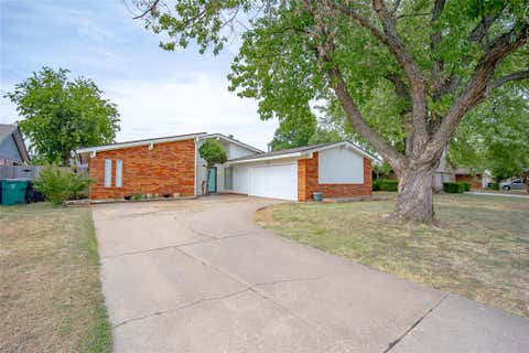 Photo of 10312 Fairfax Lane, Yukon, OK 73099 (MLS # 1245974)