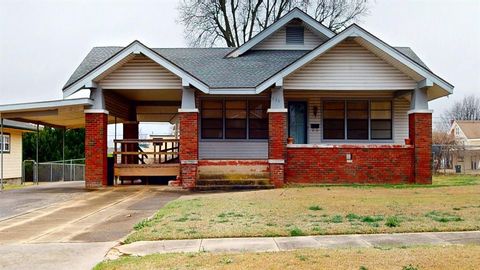Photo of 230 W Adams Street, Purcell, OK 73080 (MLS # 1216601)