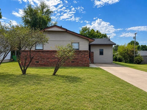 Photo of 601 Crosby Boulevard, Oklahoma City, OK 73110 (MLS # 1246048)