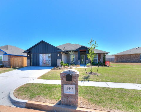 Photo of 11436 SW 11th Street, Yukon, OK 73099 (MLS # 1251637)