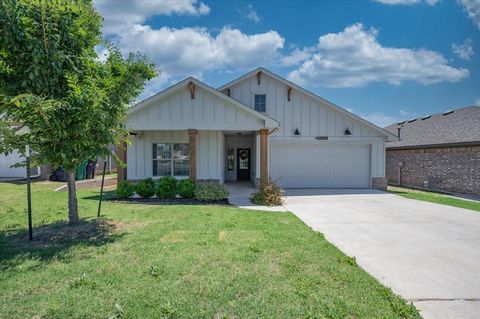 Photo of 12824 NW 4th Terrace, Yukon, OK 73099 (MLS # 1222425)
