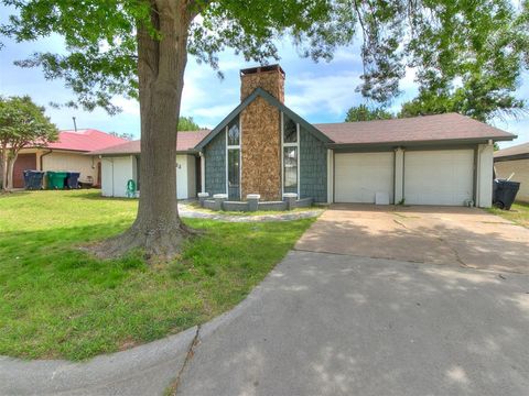 Photo of 8104 Westwood Circle, Oklahoma City, OK 73127 (MLS # 1228127)