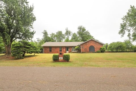 Photo of 1814 E Sherwood Terrace, Mustang, OK 73064 (MLS # 1226259)