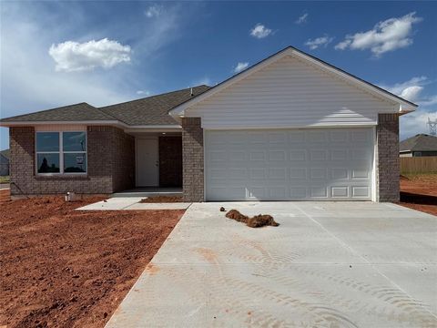 Photo of 1205 E Stallion Lane, Mustang, OK 73064 (MLS # 1216050)