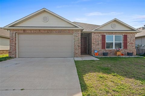Photo of 1319 Chuck Wagon Drive, El Reno, OK 73036 (MLS # 1223677)