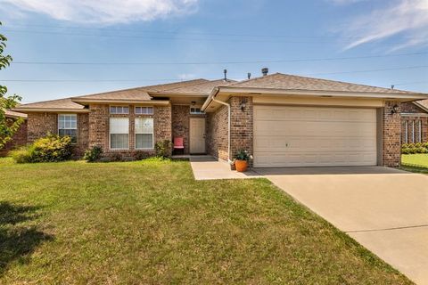 Photo of 8205 Hillers Road, Oklahoma City, OK 73132 (MLS # 1235963)