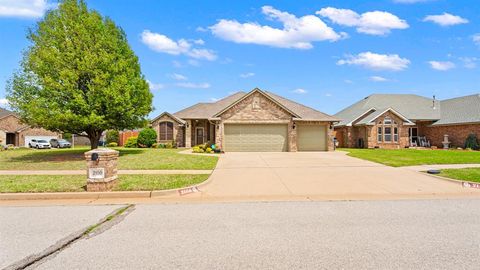 Photo of 2100 Hackberry Creek Avenue, Yukon, OK 73099 (MLS # 1230111)