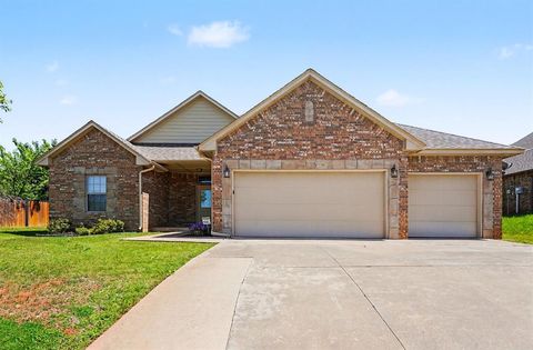 Photo of 2400 Bretton Lane, Edmond, OK 73012 (MLS # 1225129)