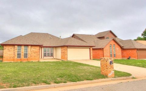 Photo of 11633 SW 3rd Street, Yukon, OK 73099 (MLS # 1225649)