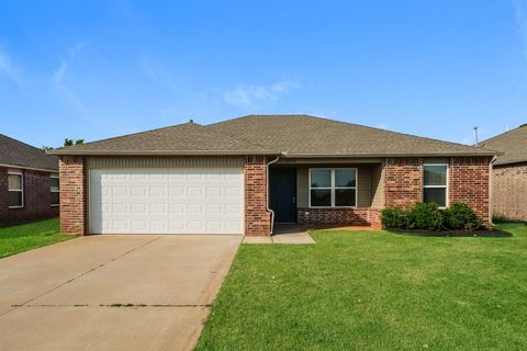 Photo of 10748 SW 23rd Place, Yukon, OK 73099 (MLS # 1229700)
