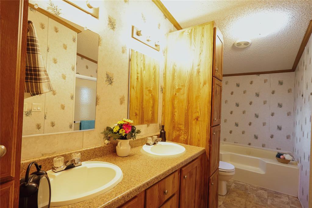 Shawnee, Oklahoma 74801, United States, 3 Bedrooms Bedrooms, ,2 BathroomsBathrooms,Residential,Active,236628