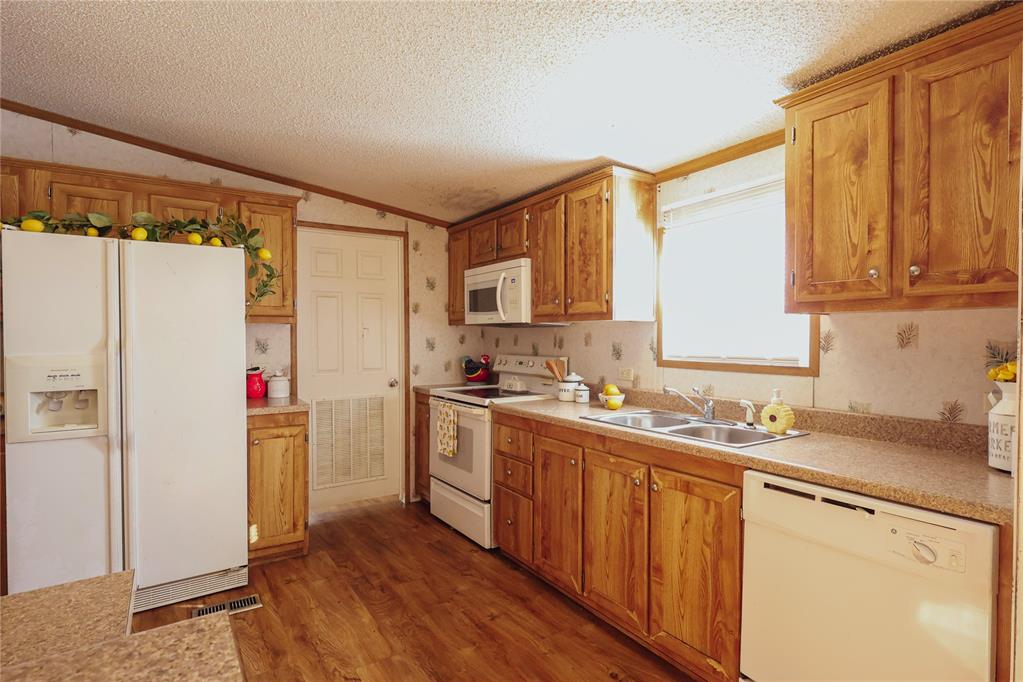 Shawnee, Oklahoma 74801, United States, 3 Bedrooms Bedrooms, ,2 BathroomsBathrooms,Residential,Active,236628