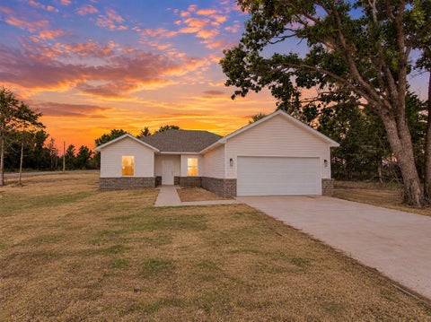 Photo of 7231 S Douglas, Guthrie, OK 73044 (MLS # 1249783)
