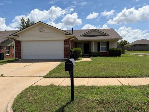 Photo of 2704 Fennel Road, Yukon, OK 73128 (MLS # 1232545)