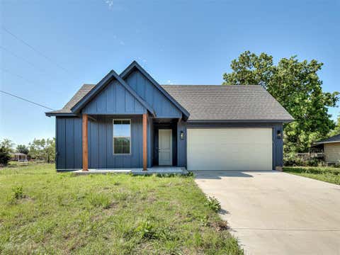 Photo of 1925 E Springer Avenue, Guthrie, OK 73044 (MLS # 1237839)
