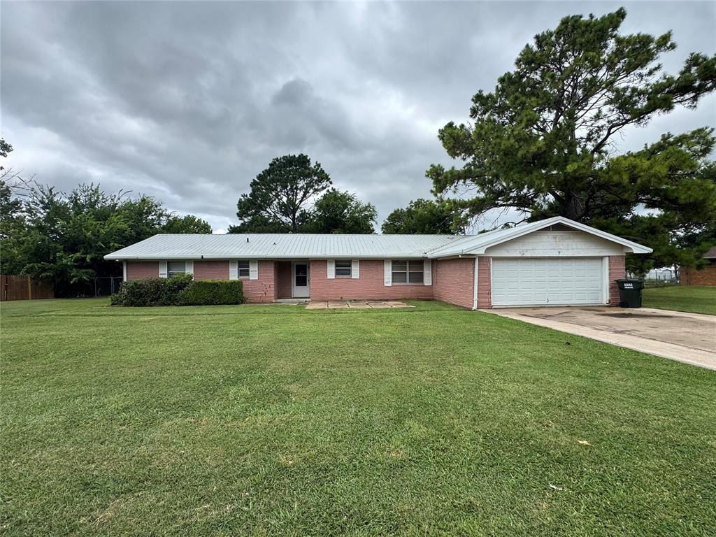 Photo 1 of 24 — 106 Hazelwood Street, Davis, OK 73030