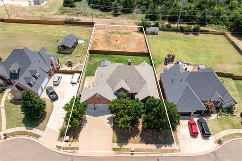 Photo of 3308 Huntsman Court, Edmond, OK 73003 (MLS # 1240278)